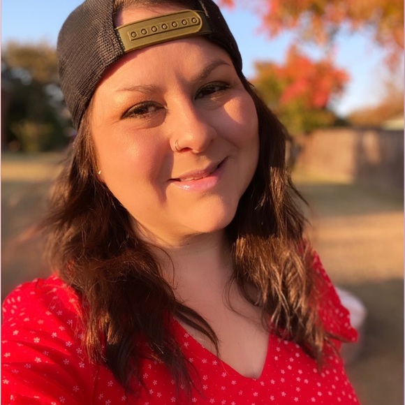 Meet your Posher, Angelina - Picture 1 of 1